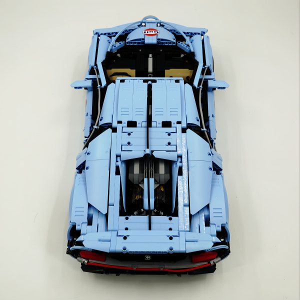 1: 8 Bugatti Chiron, Custom Modified Gulf Blue Version (4031PCS) - Image 8