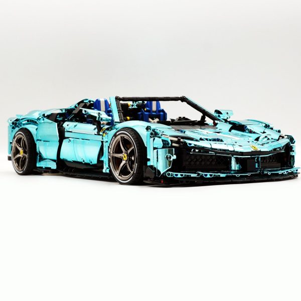 1: 8 Ferrari SF90XX Building Sets, Electroplating Tiffany Blue Customized Version (3982Pcs) - Image 6