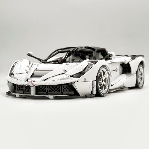1: 8 LaFerrari C6 Sportcar, Custom White Goddess, Fully Detailed Simulation, The Ultimate Collectible, None-Remote Controlled (4739Pcs) - Image 3