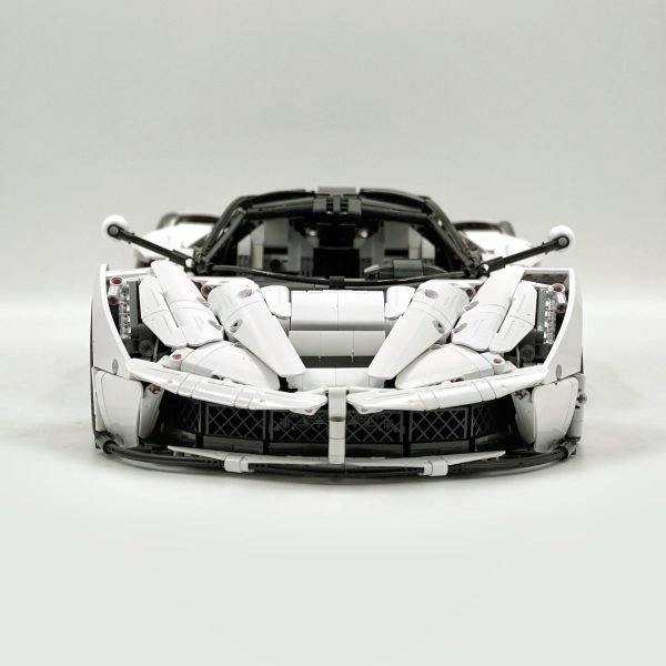 1: 8 LaFerrari C6 Sportcar, Custom White Goddess, Fully Detailed Simulation, The Ultimate Collectible, None-Remote Controlled (4739Pcs) - Image 4