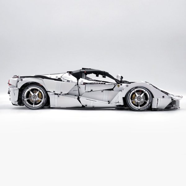 1: 8 LaFerrari C6 Sportcar, Custom White Goddess, Fully Detailed Simulation, The Ultimate Collectible, None-Remote Controlled (4739Pcs) - Image 6