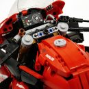 1:5 Ducati V4S Motorcycle with Front and Rear Lights(2129 PCS)