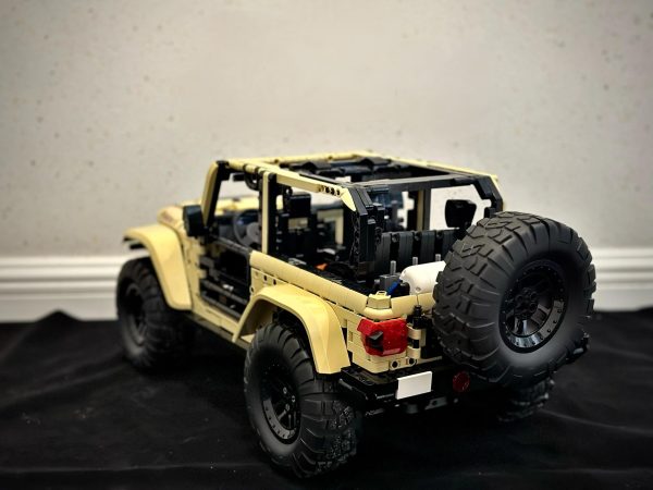 1: 6 Jeep Wrangler Off-Road Pickup with Remove Control, Electric Telescopic Hook, Tank Turn, Exclusive Wheel Arch, 3621 Pcs - Image 6