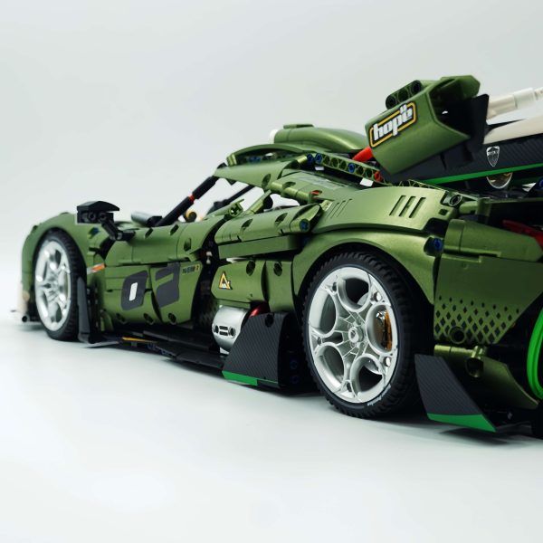 1: 8 Koenigsegg JESKO Supercar with Remote Control, Electric Doors and Rear Spoiler, Electric Air Suspension, Steam Spray System(3838 Pcs) - Image 17