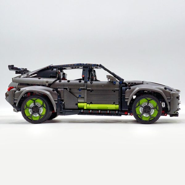 1: 8 Lamborghini URUS SUV with Remote Control, Ultimate Collector's Edition (3251 Pcs) - Image 10