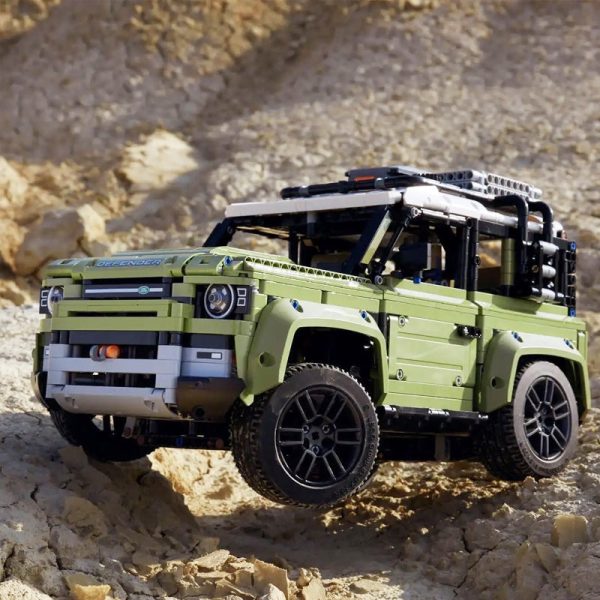 Land Rover Defender, Removable Roof Rack, Rotating Gear to Recover the Tow Rope, Travel Compartment, Foldable Rear Seats, Four-Speed Gearbox, Six-Cylinder Engine (2623 Pcs) - Image 5