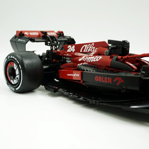 The Official 2022 Alfa Romeo F1 Car ORLEN C42 (1868 Pcs) - Image 19