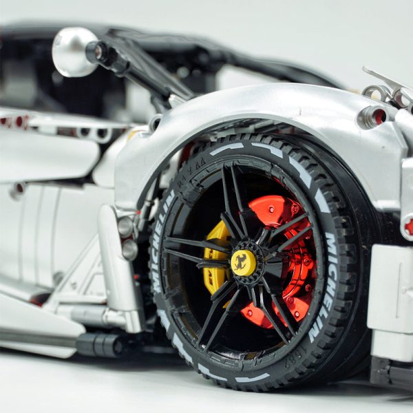 1: 8 LaFerrari C6 Sportcar, Customized Metal Silver, Fully Detailed Simulation, The Ultimate Collectible, None-Remote Controlled (4739Pcs) - Image 6