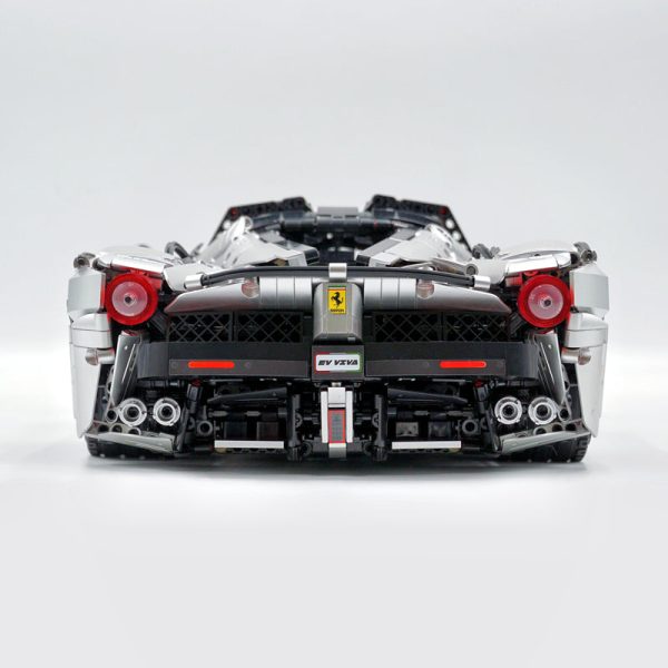 1: 8 LaFerrari C6 Sportcar, Customized Metal Silver, Fully Detailed Simulation, The Ultimate Collectible, None-Remote Controlled (4739Pcs) - Image 9